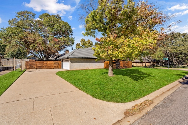 view of front of home featuring a front yard and a garage