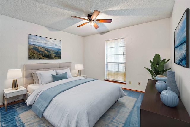 bedroom featuring ceiling fan and a textured ceiling