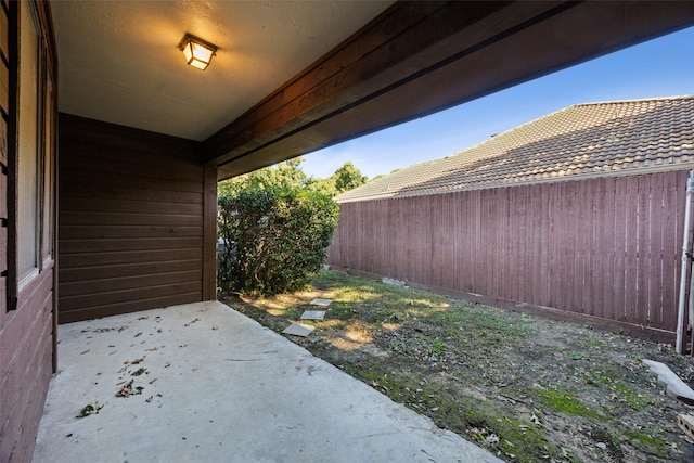 view of yard featuring a patio