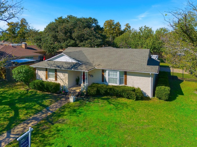 ranch-style home featuring a front lawn