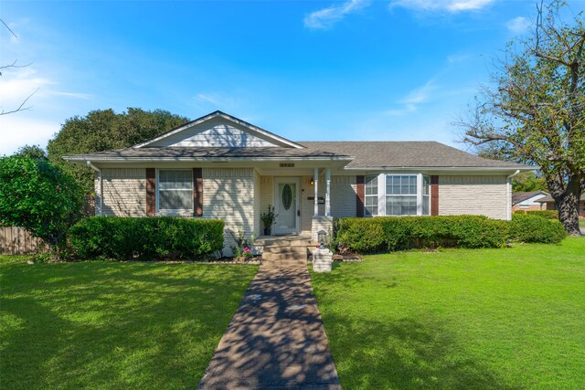 ranch-style house featuring a front lawn