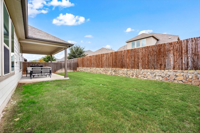 view of yard featuring a patio area