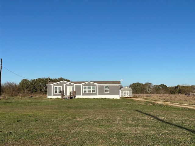 view of front of property with a front yard