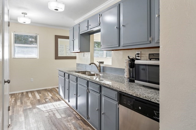 kitchen with sink, stainless steel dishwasher, crown molding, light hardwood / wood-style floors, and gray cabinets