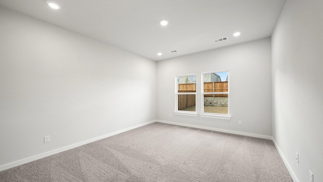 unfurnished room with carpet