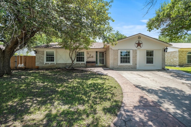 ranch-style home featuring a front yard