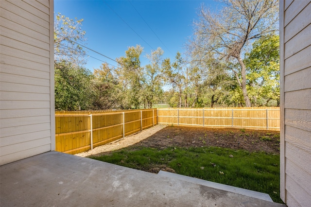 view of yard featuring a patio