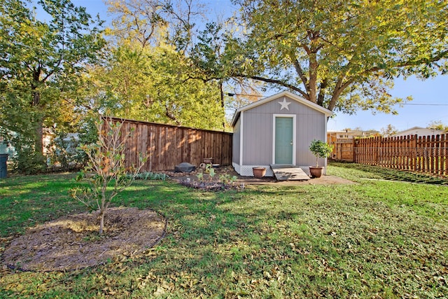 view of yard with a shed