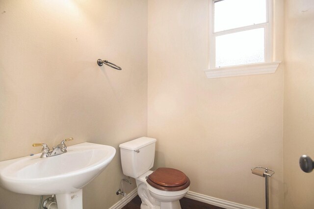 bathroom featuring toilet and sink