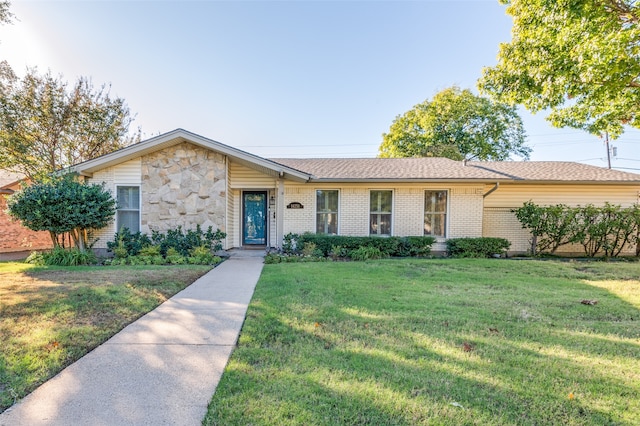 single story home with a front yard