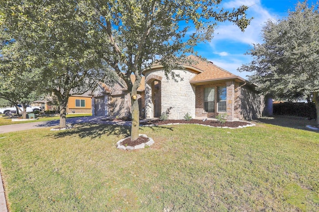 view of front of home with a front lawn