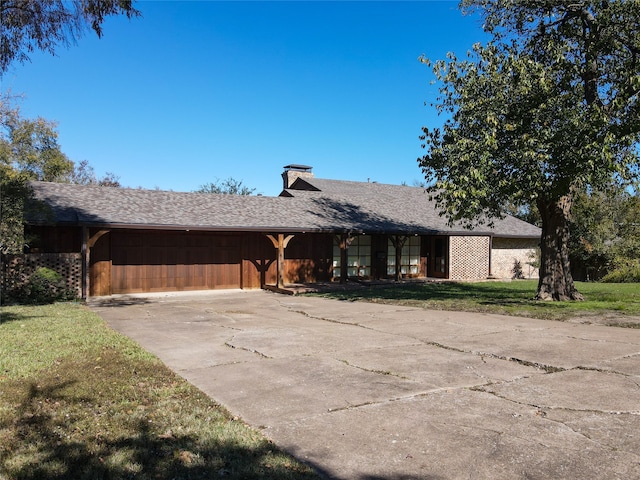 single story home featuring a front yard and a garage