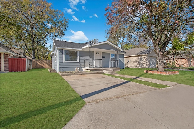 view of front facade featuring covered porch and a front yard