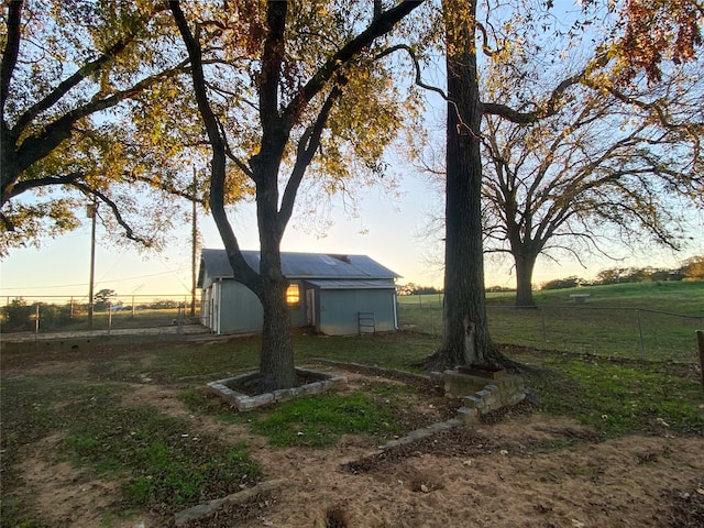 view of yard at dusk