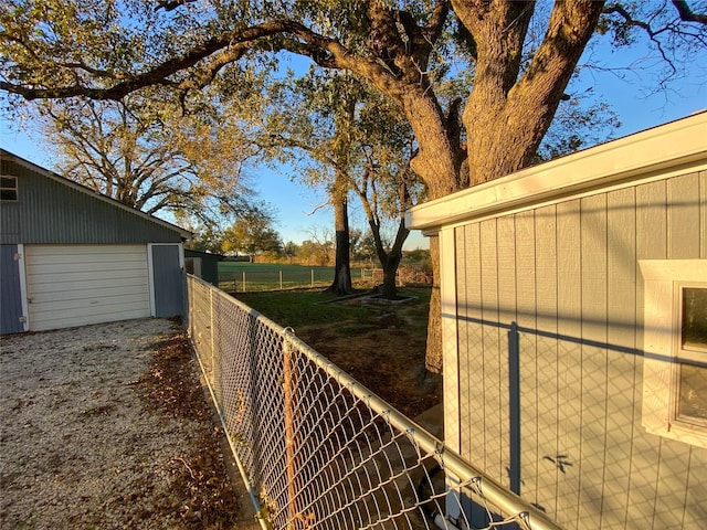 view of yard with an outdoor structure