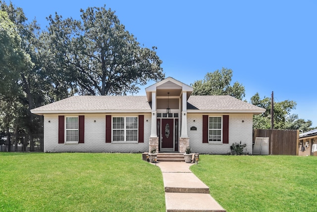 view of front of house featuring a front yard