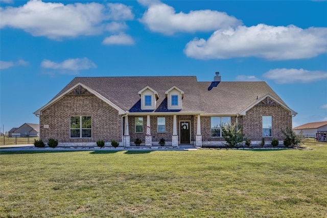 view of front of home featuring a front yard