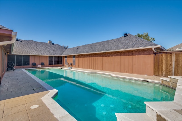 view of swimming pool