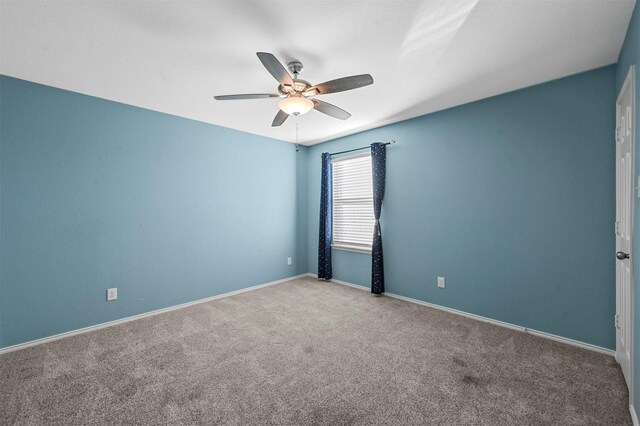 carpeted empty room featuring ceiling fan