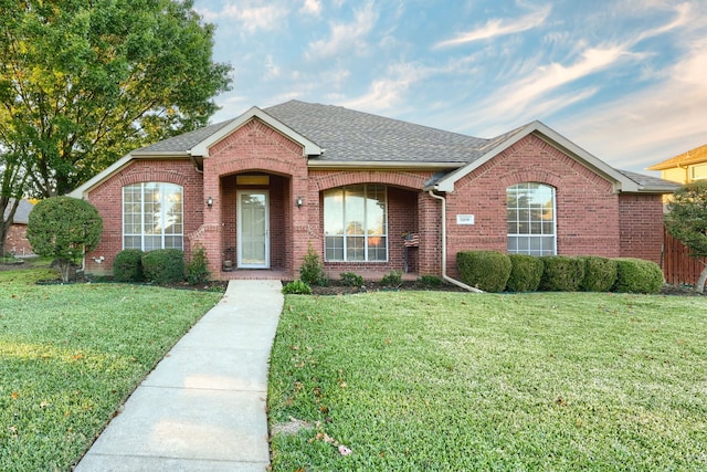 ranch-style house featuring a front lawn