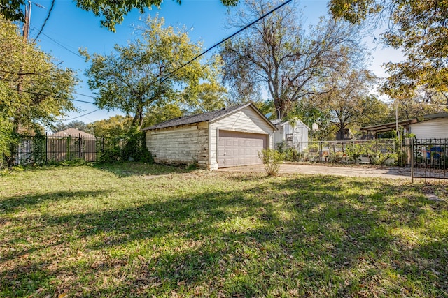 view of yard featuring an outbuilding and a garage