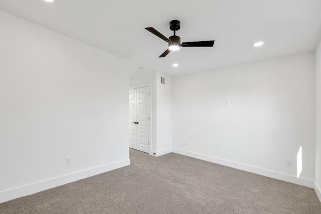 carpeted empty room featuring ceiling fan