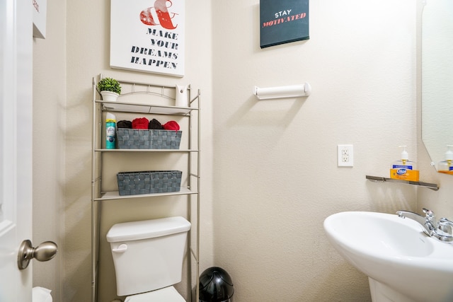 bathroom featuring toilet and sink