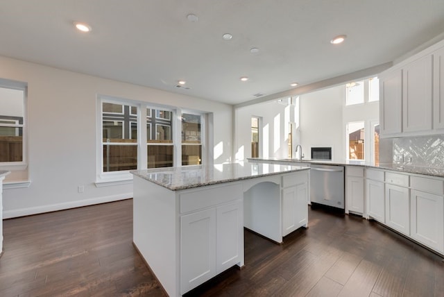 2438 Meridian Pl, Midlothian, TX 76065 - kitchen with stainless steel dishwasher, a sink, dark wood-style floors, a kitchen island, and recessed lighting