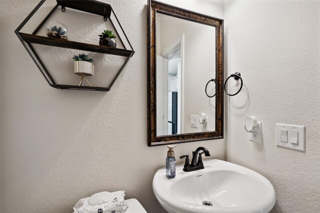 bathroom featuring sink