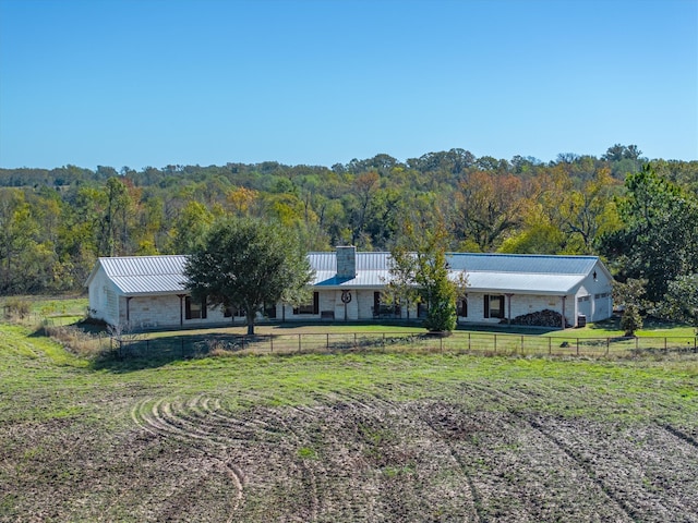 view of front of property featuring a rural view