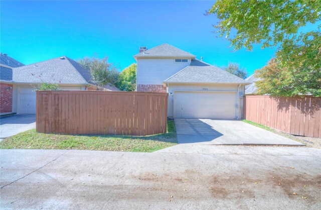 view of front facade with a garage