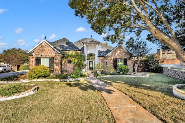 view of front of property with a front yard