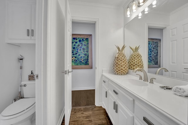 2405 Deer Run Ct, Heath, TX 75032 - bathroom with vanity, wood finished floors, and crown molding