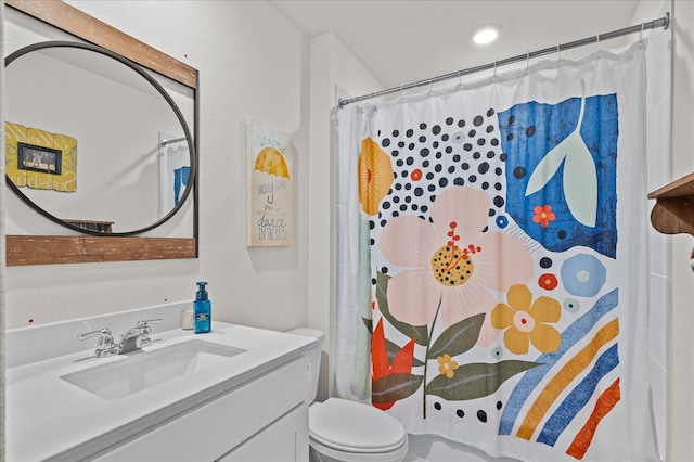 bathroom with a shower with shower curtain, vanity, and toilet