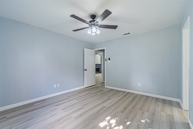 empty room featuring light hardwood / wood-style flooring and ceiling fan