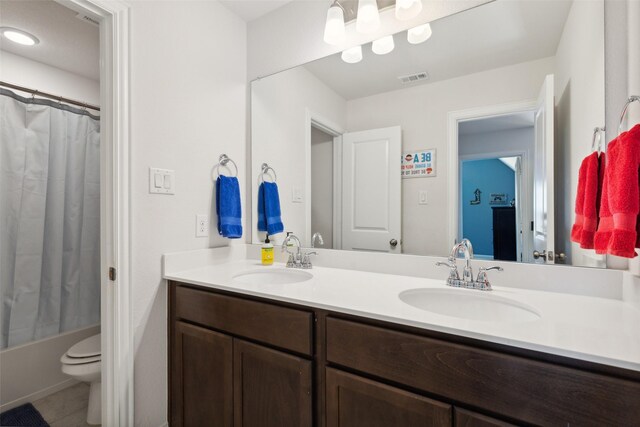 workout room featuring carpet floors, visible vents, and baseboards