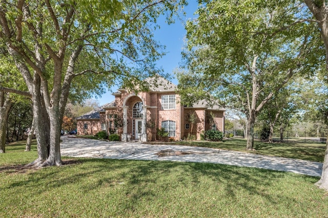 view of front of property with a front lawn