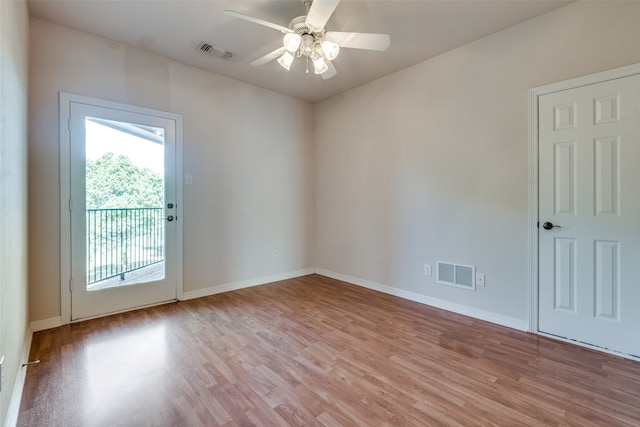 unfurnished room featuring light hardwood / wood-style flooring and ceiling fan