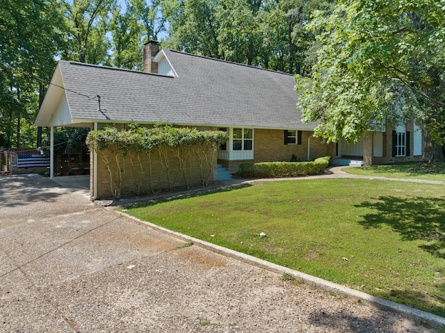 view of front of property with a front lawn