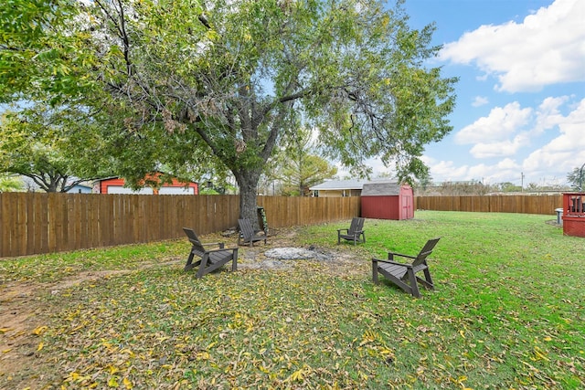 view of yard with a storage shed