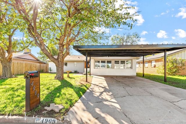 ranch-style home featuring a front lawn