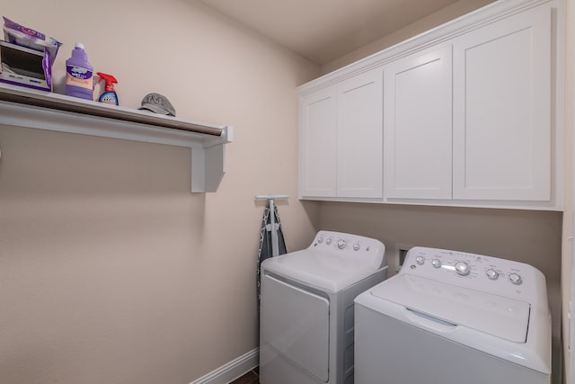 washroom featuring cabinets and washing machine and clothes dryer