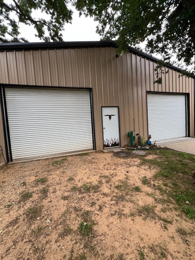 208 Cedar Ln, Burleson, TX 76028 - view of detached garage