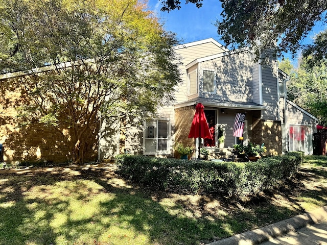 view of front of house with a front yard