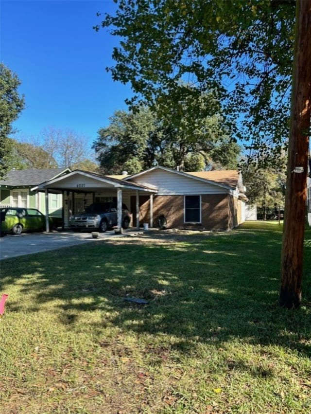 view of front facade with a front lawn and a carport