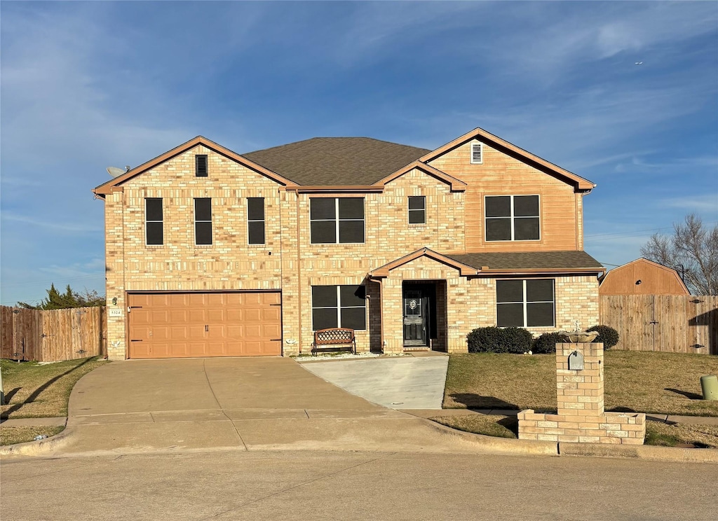 view of front facade featuring a garage