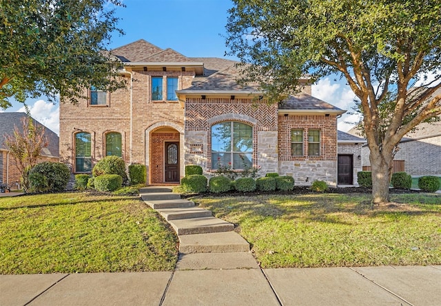 view of front of home featuring a front yard