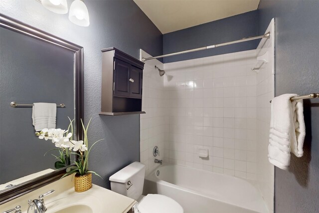 full bathroom with vanity, toilet, and tiled shower / bath