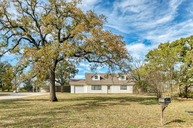 cape cod house featuring a front lawn