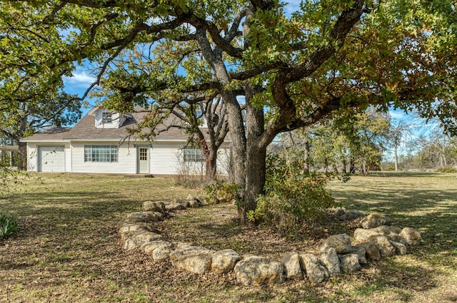 view of yard with a garage